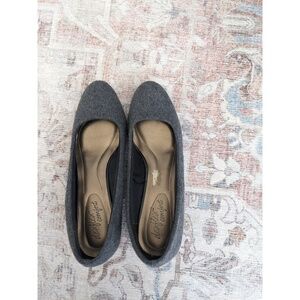 Dexflex comfort black patent leather and gray flannel wedges size 9